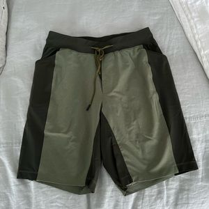 Mens Lined Lululemon shorts